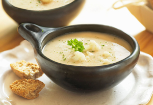 Суп-пюре из цветной капусты с рисом и гренками Суп-пюре из цветной капусты с рисом и гренками