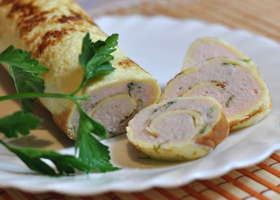 Рулет из говядины с омлетом Рулет из говядины с омлетом